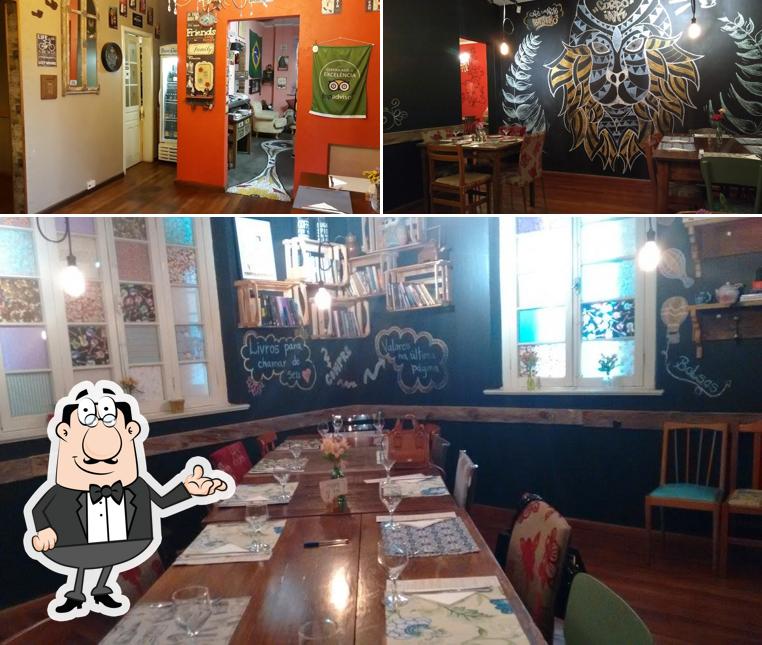 O interior do Bistrô Vinho com Arte