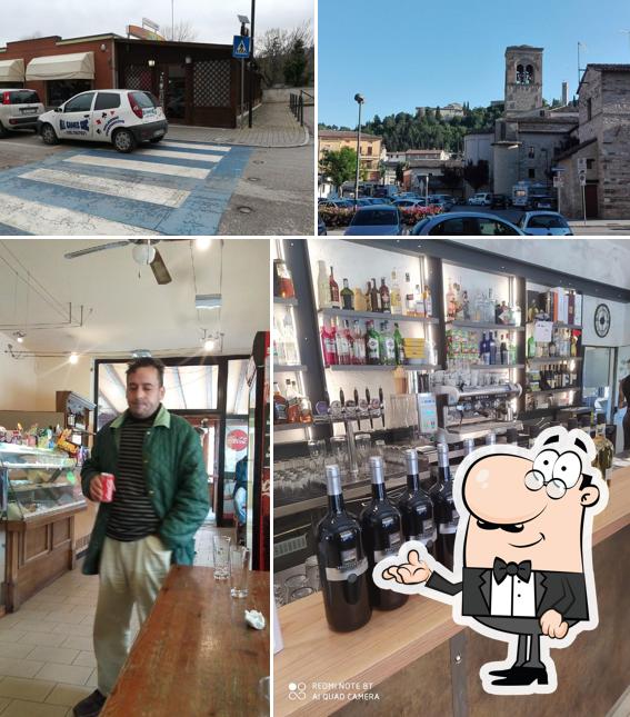 Tra le varie cose da Java' Cafe' Di Guardati Giampiero E C. Snc si possono trovare la interni e esterno