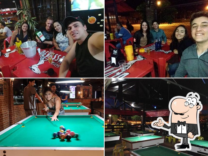 Veja imagens do interior do Doog's Snooker Bar