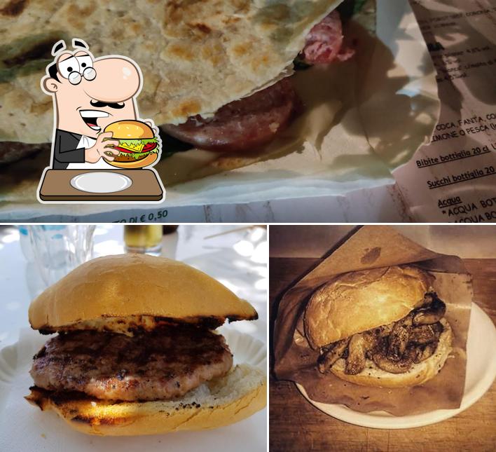 Prenditi un hamburger a Bar Piadineria Da Rina