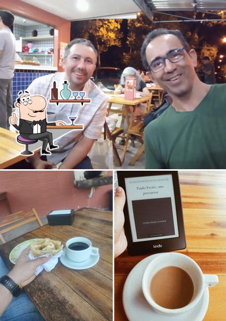 O interior do Dona Help Food