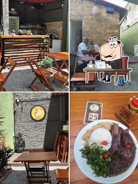 O interior do Chalé Do Frango & Assados