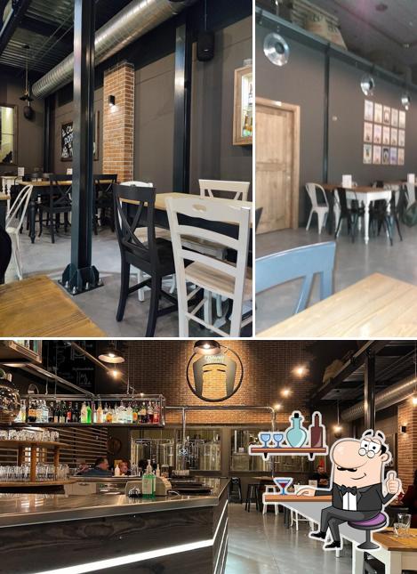 Dai un'occhiata agli interni di Doppiobaffo Birreria Chignolo Po - Microbirrificio