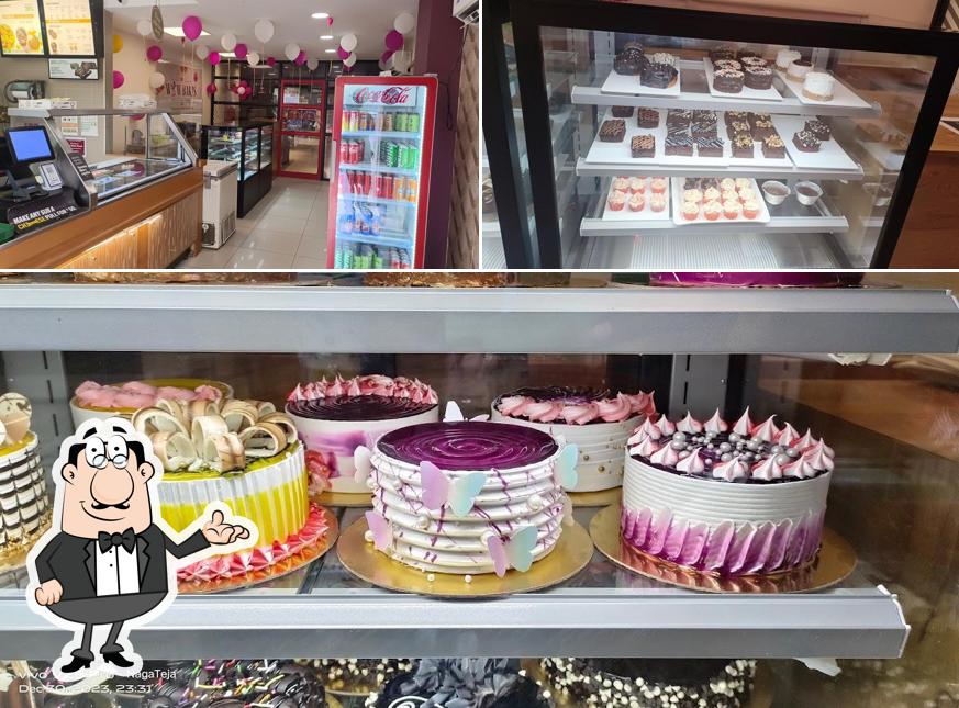 The image of WOW BAKES (MINI CAKE STUDIO)’s interior and food