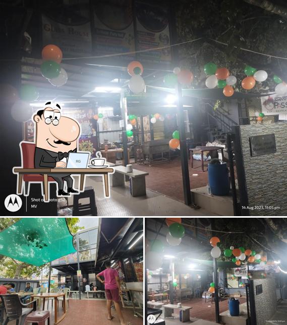 The interior of Davanagere benne dose and idli KOTTURESHWARA