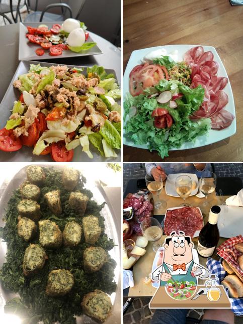 Insalata greca al A Table in Tuscany