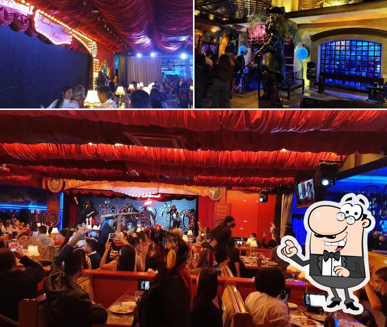 O interior do Pizzaria Cara de Mau