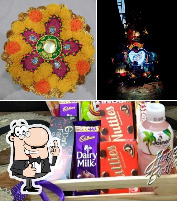 Here's a picture of Angel's hamper n platters