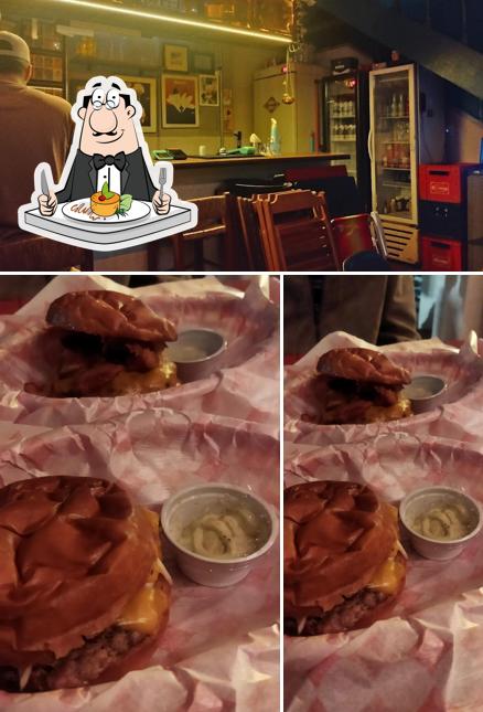 A comida e interior do restaurante