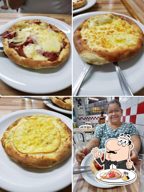 Peça diferentes variedades de pizza