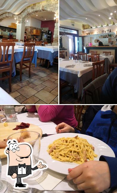 Siediti a un tavolo di Pizza & Restaurant Sale e Pepe