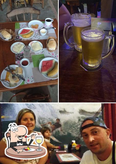Esta é a imagem mostrando comida e exterior no Bar do Hostel