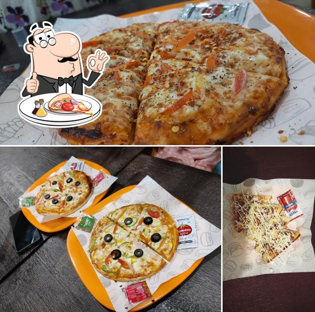Try out pizza at Banjo's The Food Chain - KTHM College