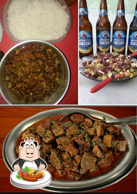 A ilustração da comida e cerveja no Bar Do Jaco