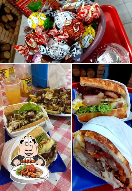 Sanduíche de carne de porco desfiada em Lanchonete Caipira hamburguer & açaiteria