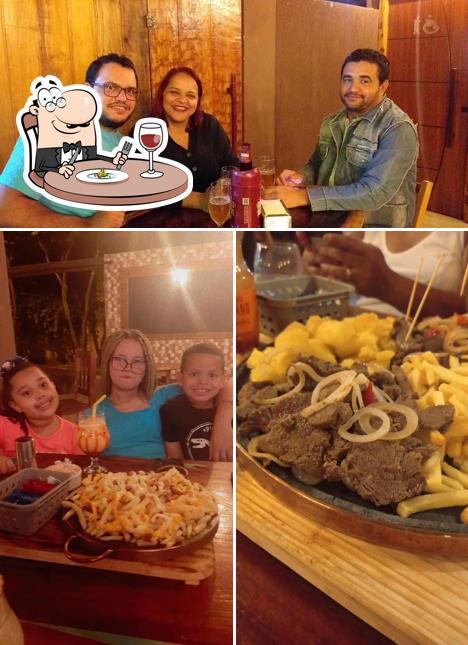 O LUMMINUS Pub se destaca pelo comida e balcão de bar