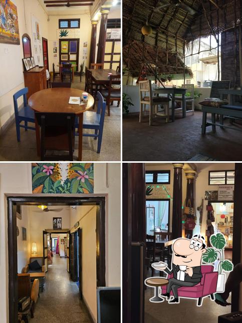 Check out how Crêpe In Touch looks inside