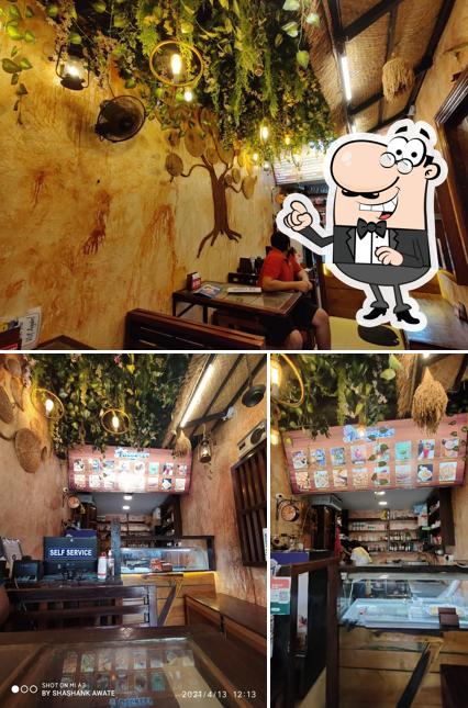 The interior of 7 DEGREES THE ICECREAM LAB