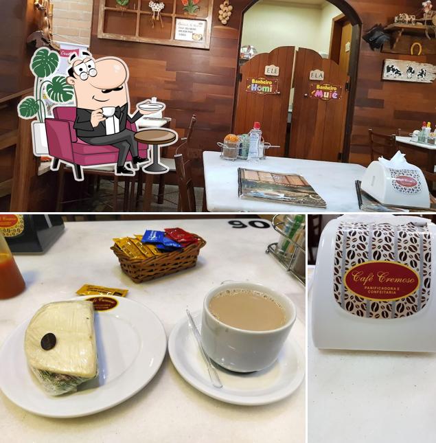 Sente em uma das mesas no Panificadora Café Cremoso