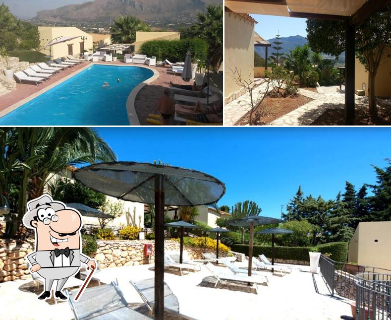 Goditi la vista dall'area esterna di Hotel e Resort Grotticelli - Scopello - Riserva dello Zingaro