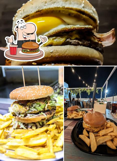 Bloom Food and Beer propone un'ampia gamma di opzioni per gli amanti dell'hamburger