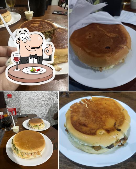 Sanduíche de carne de porco desfiada em Xis do Bira