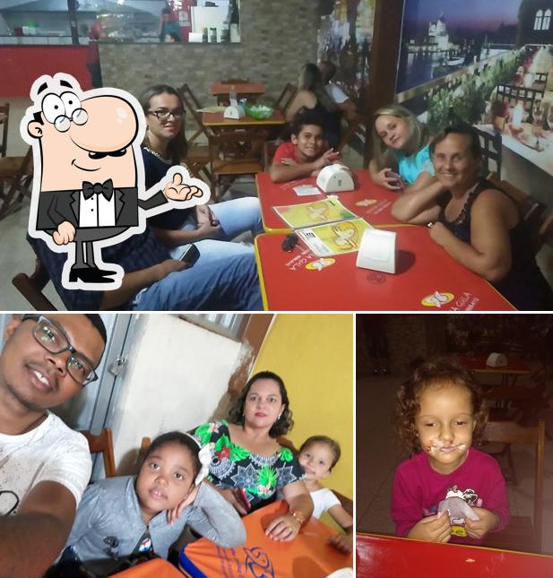 Sente em uma das mesas no Divina Gula