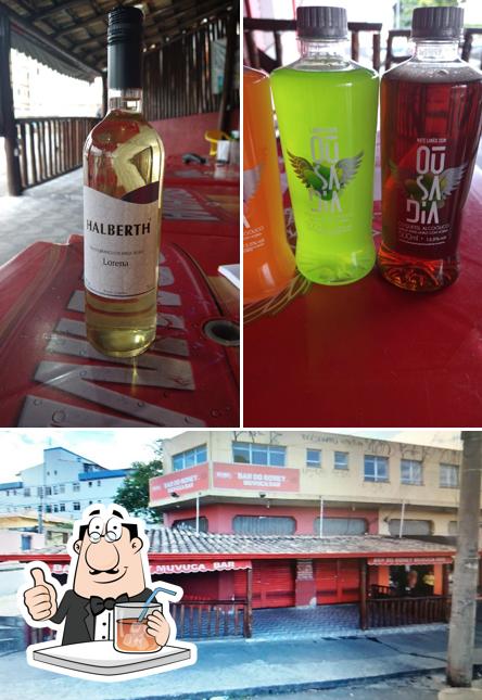 Confira a ilustração ilustrando bebida e exterior no Rei do Caldo - Bar do Roney - Muvuca Bar