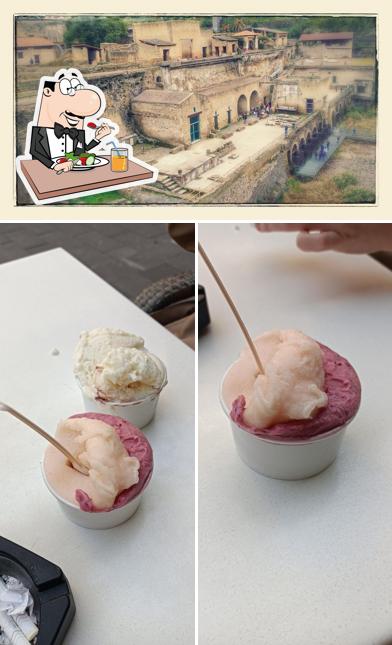 La foto di cibo e esterno da Vesuvius