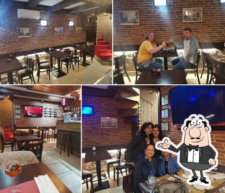 Gli interni di HEY RICH BAR