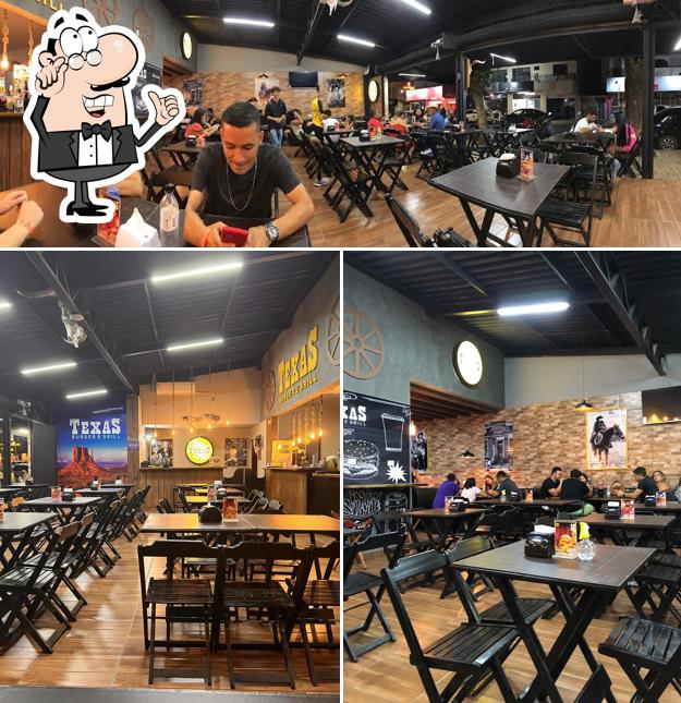 O interior do Texas Burger e Grill