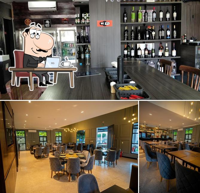 Veja imagens do interior do Boston Ribs