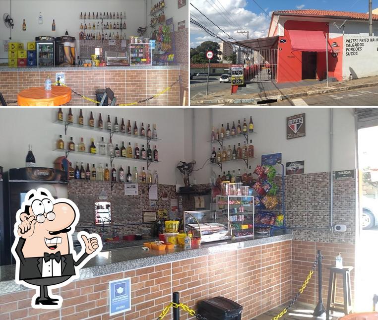 O Bar e lanchonete To chegando se destaca pelo interior e exterior