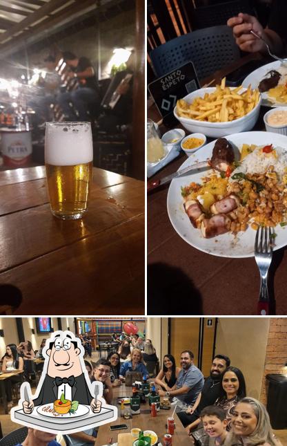 A foto do Bar Santo Espeto’s comida e bebida