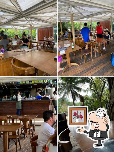 Sente em uma das mesas no Quintal do Rio