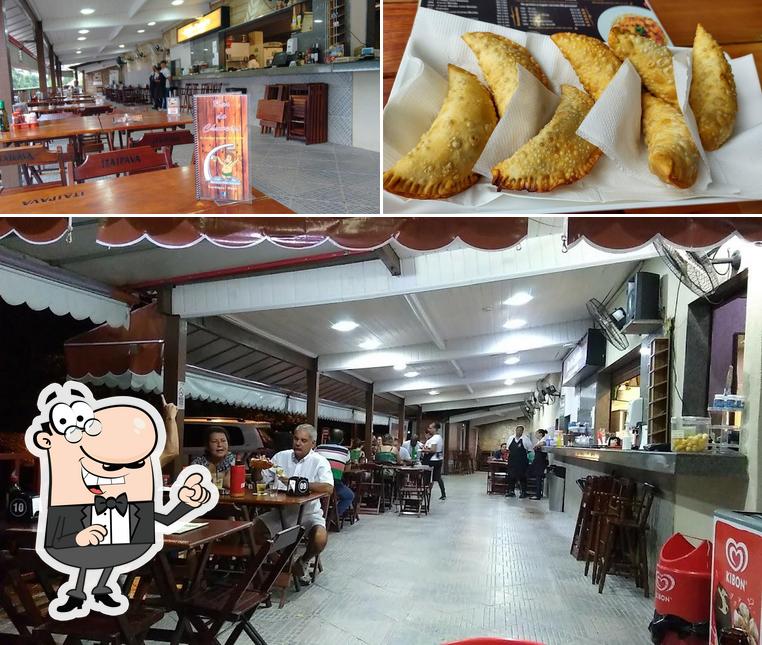 A interior e comida do restaurante