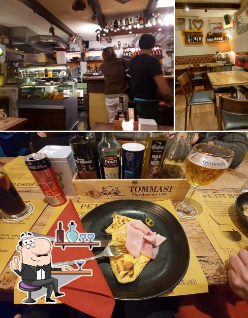 Dai un'occhiata agli interni di Petit Bistrot Crêperie