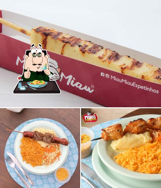 Costeletas de porco em Miau Miau grill e massas