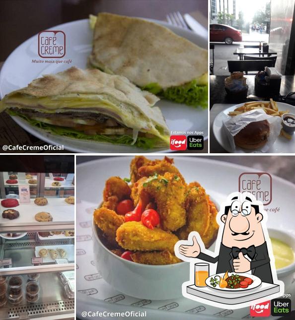 Comida em Café Creme