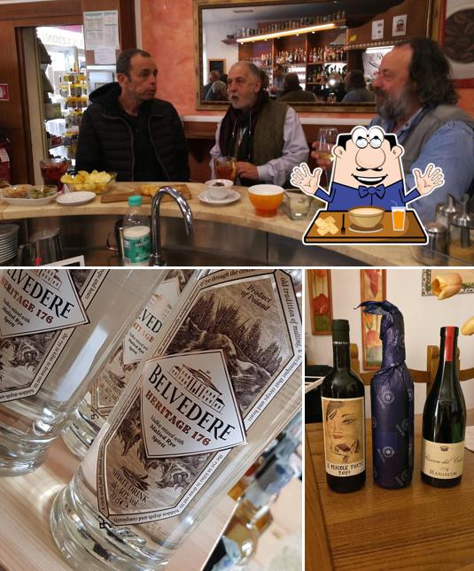 La cibo e bancone da bar del ristorante