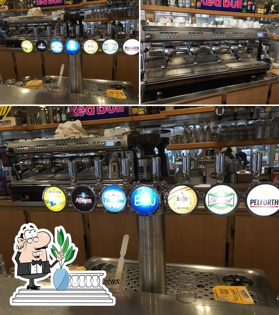 La extérieur et intérieur du restaurant