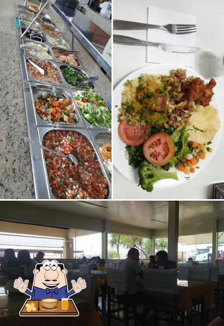 A foto do Restaurante Trevo 2’s comida e interior