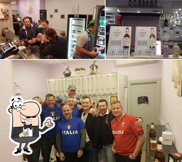 La foto di interni e birra da Caffè al 101