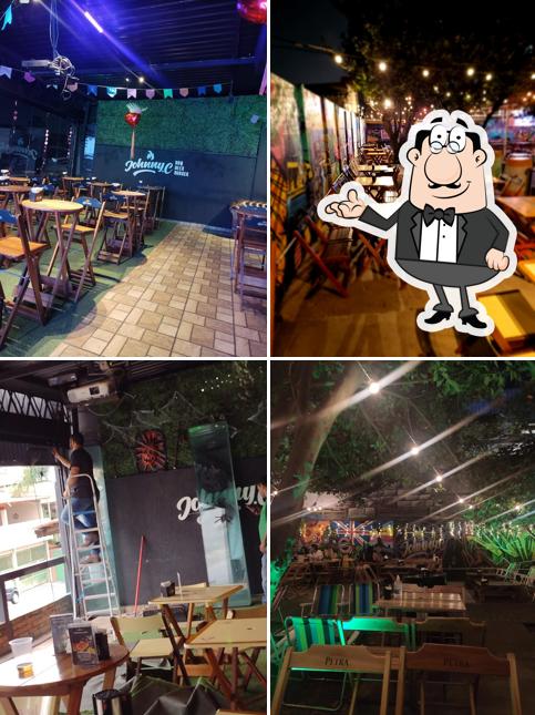 O interior do Johnny.C BBQ Burger Beer