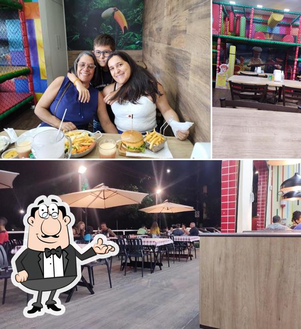 Veja imagens do interior do Esfiha Tony's Pizzaria