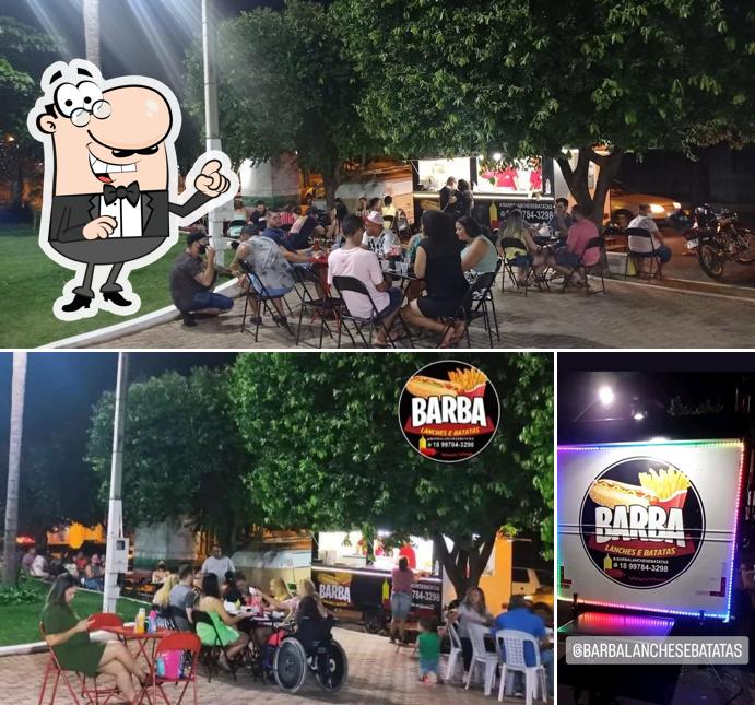 O BARBA LANCHES E BATATAS se destaca pelo interior e comida