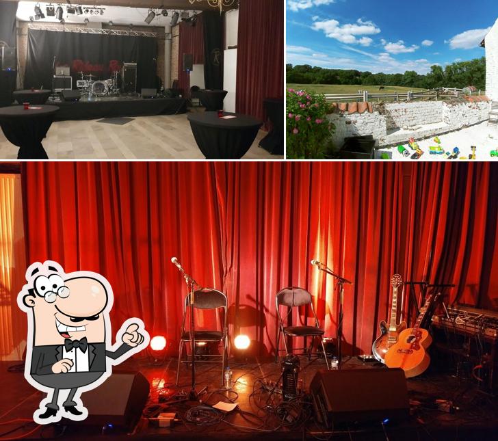 Le Rideau Rouge se distingue par sa intérieur et extérieur