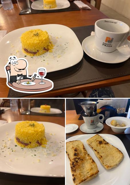 Platos en Perto da Praia Lounge