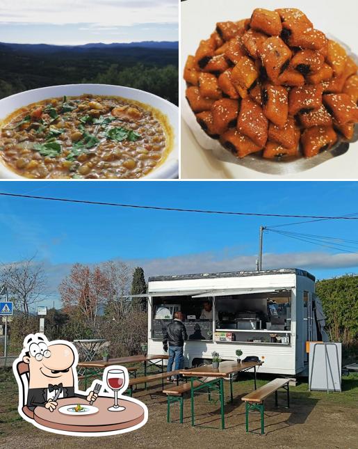 La nourriture et intérieur du restaurant