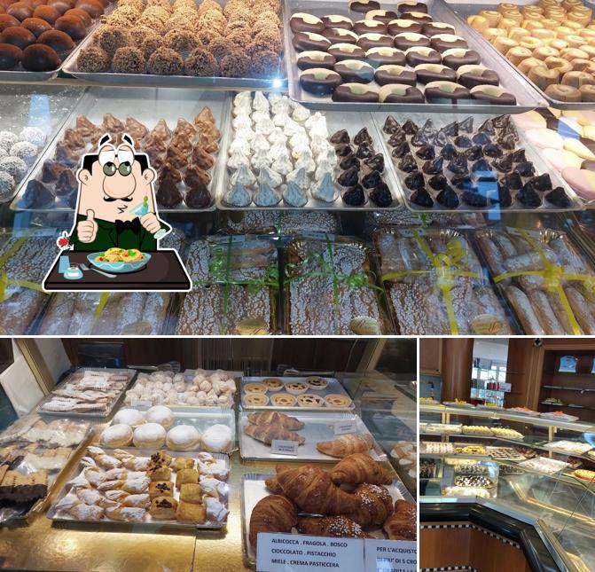 Cibo al Pasticceria Renzo di Sirtori Paolo & C. S.n.c